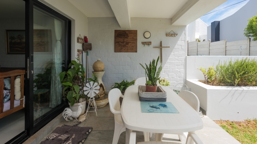 6 Bedroom Property for Sale in Agulhas Western Cape